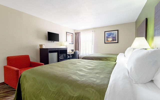 Econo Lodge Inn & Suites
