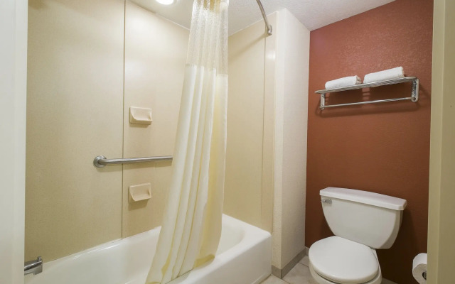 Red Roof Inn & Suites Philadelphia - Bellmawr