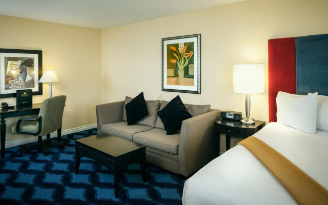 Plaza Inn & Suites at Ashland Creek