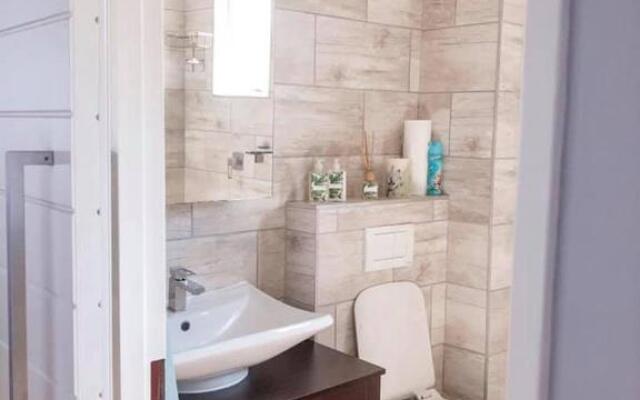 Newly Renovated 2 bed Apartment - Kingston Estate