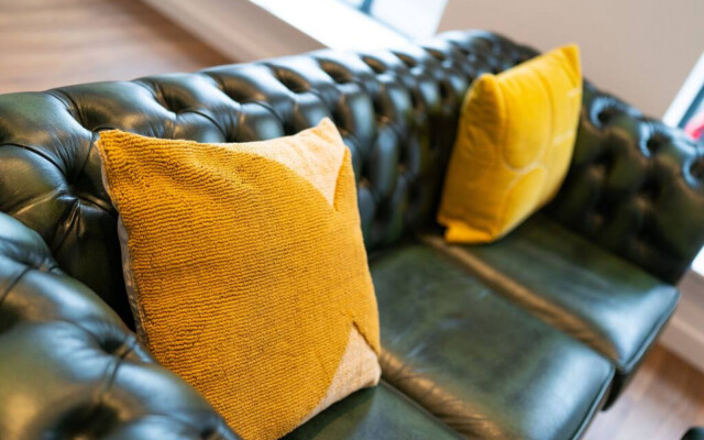 Bissets Bond - City Centre Warehouse Apartment