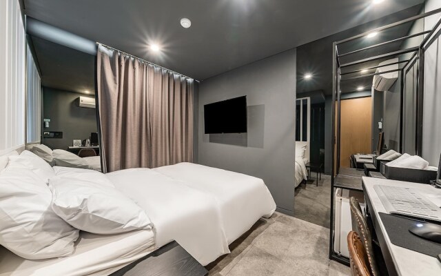 Shinchon Wol Hotel