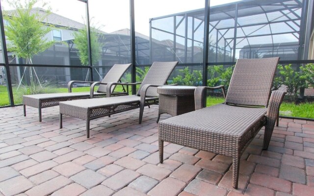 1405 Thunderbird Road