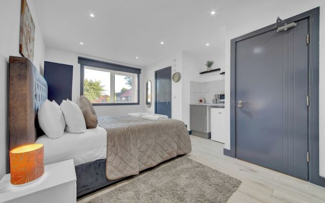 Captivating 1-bed Studio in Feltham