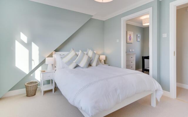 Super 5 Bedroom Family Friendly Retreat Rustington