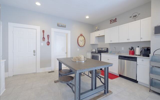 Laurel Pearl-Sleeps 5-1Bd