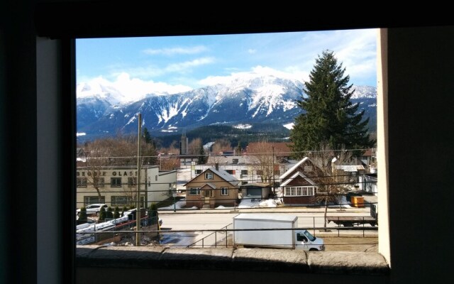 Alpenglow Penthouse by Revelstoke Vacations