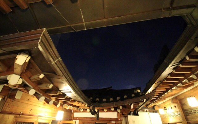 Ohbok Hanok Guesthouse 2