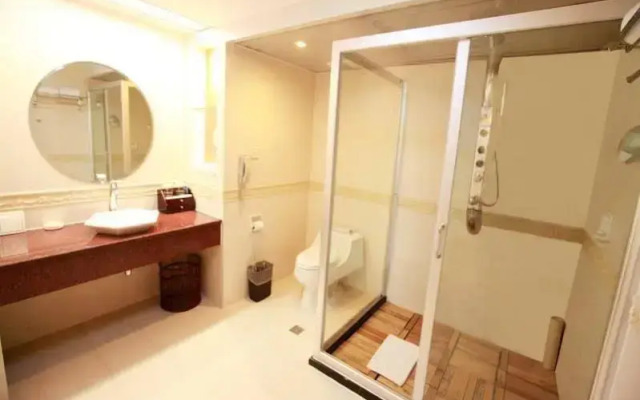 Kunming Lake View Hotel