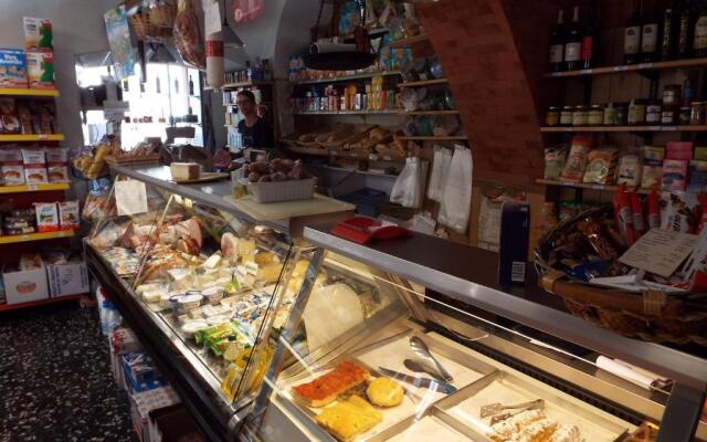 Via Liberale Sleeps 8 Isolabona Italy