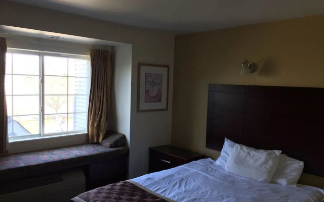 Bridgepointe Inn & Suites