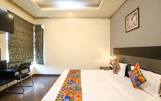 Capital O 605 Hotel Camria