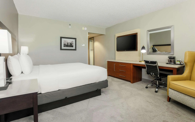 DoubleTree by Hilton Austin - University Area