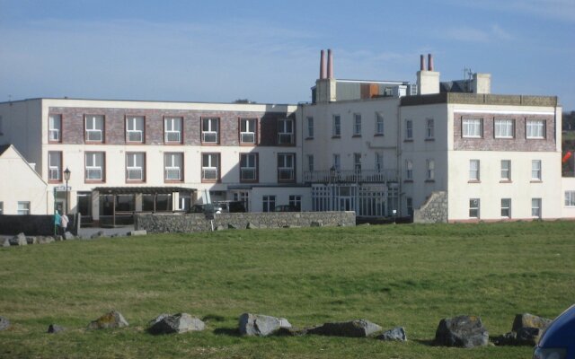 L'Eree Bay Hotel