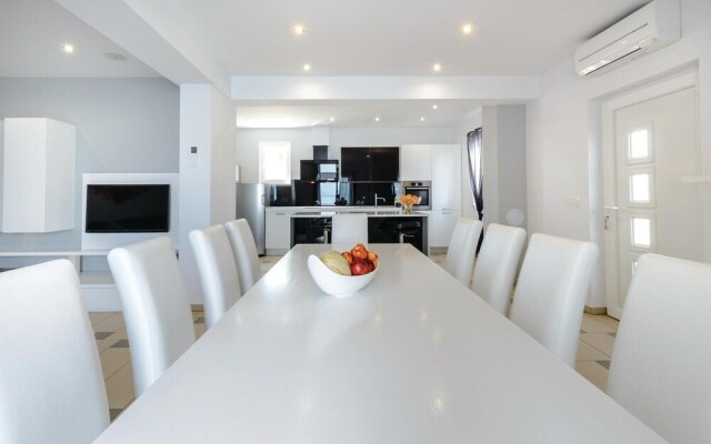 Nice Home in Sreser with Hot Tub, Sauna & WiFi