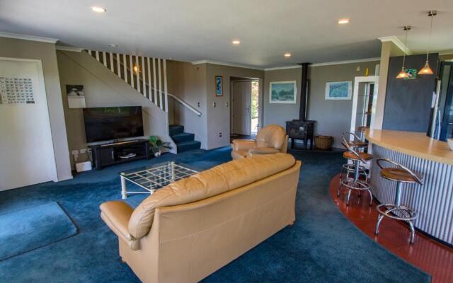 La Casa Al Mare - Golden Bay Beach House