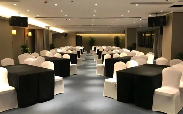 Homeinn Plus Hotel (Shenyang Sanhao Street Shengjing Hospital)