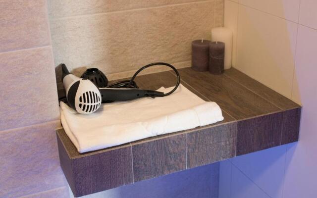 Top Oder Apartments- private parking