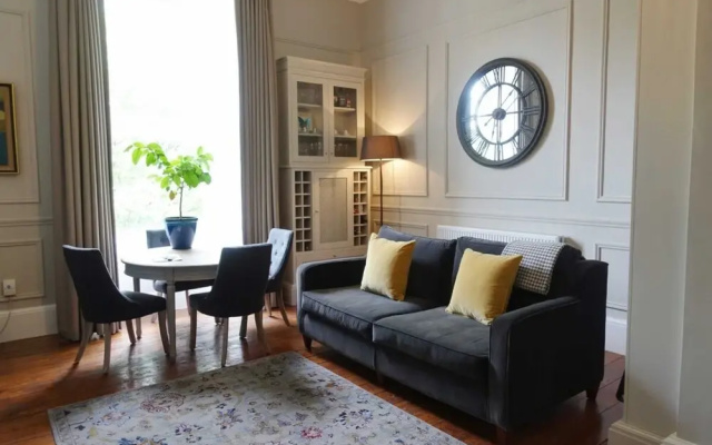 Renovated 1 Bedroom Apartment