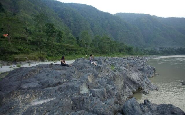 Serene Highway Resort