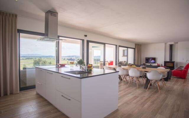 Modern Villa in Azille with Private Pool and Jacuzzi