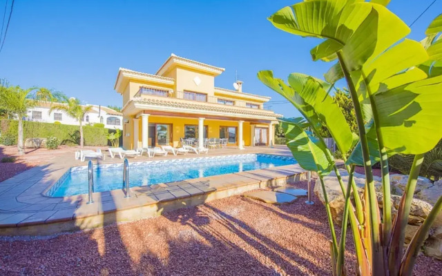 Villa - 6 Bedrooms with Pool and WiFi - 104983