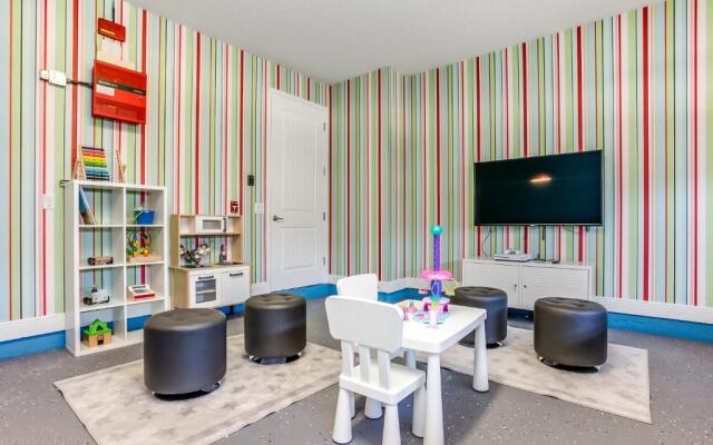 8 Bedroom Vacation Home with Pool 2114