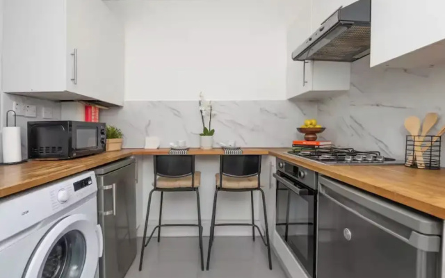 London Apartment With 3 Bedrooms