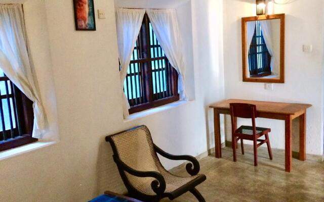 Curry Bowl Restaurant & Turtles Rest