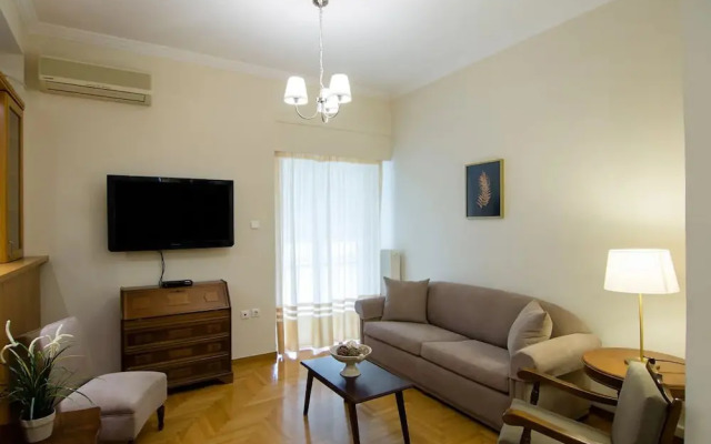 Classy 2 bedroom apartment near Acropolis & Metro