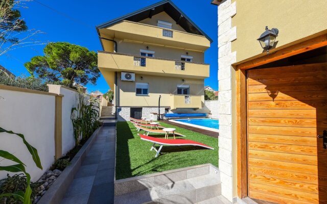 Holiday Apartments Yes Peace