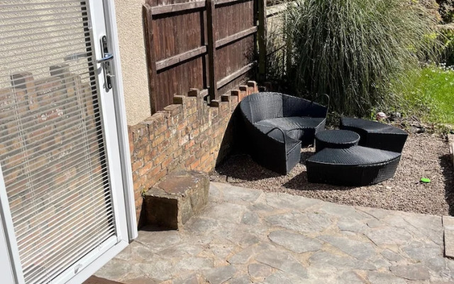 Cardiff - Sleeps 7 - Parking - Jacuzzi - Garden