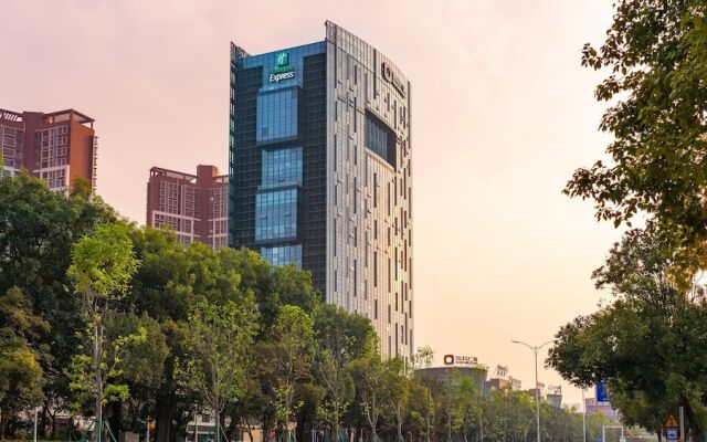 Holiday Inn Express Yangjiang City Center