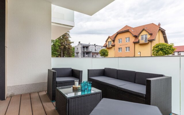 Sunny Rewal Apartments by Renters