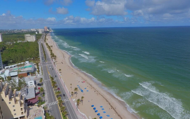 Beachfront Condo With Large Balcony