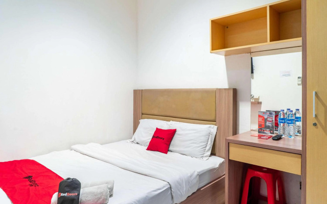 RedDoorz @ Kebon Kacang – Guest Rooms – Jakarta