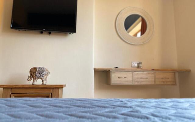 IDEAL ABODE ABBOTS 4 En-suite