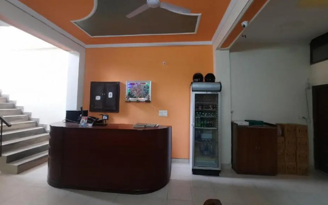 OYO 10239 Holiday INN Paradise