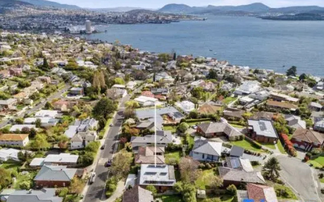 Lipscombe Mt Wellington view luxury house