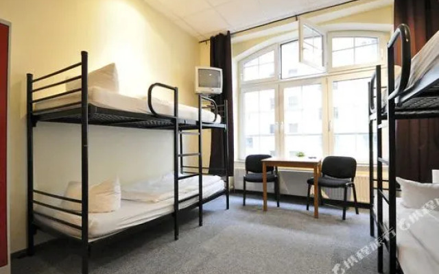 Singer109 Hostel