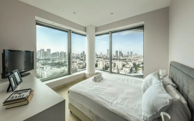 High end 2 BR w panoramic City view