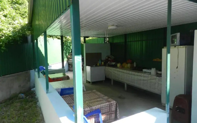 Guest House on Sportivnaya 1a