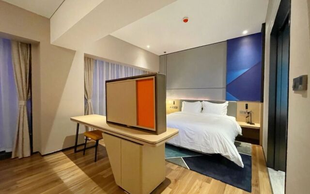 Holiday Inn Express Shenzhen Longhua, an IHG Hotel