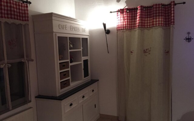 Villa With 4 Bedrooms in Althen-des-paluds, With Private Pool, Enclose