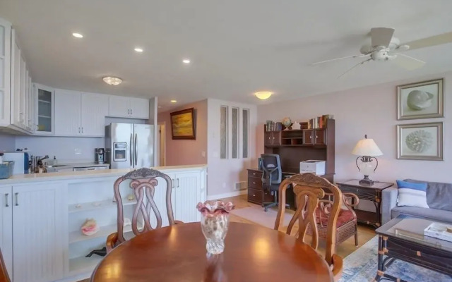 Remodeled Beachfront Condo With Pool and Beach Access Dmst14 by Redawning