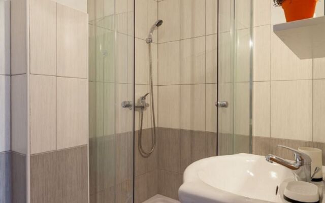 Apartment Ana - free parking: A3 veliki Stanici, Riviera Omis