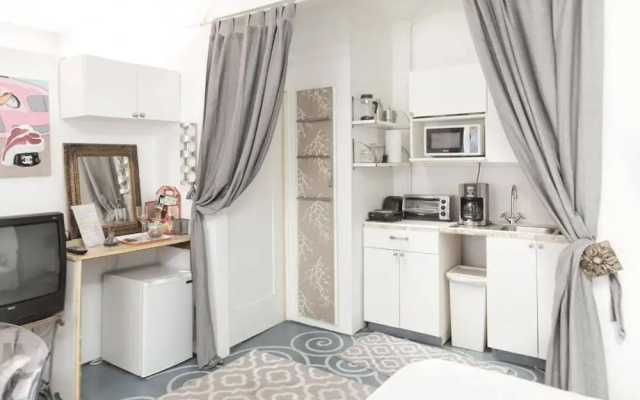 @ Poetic French Style Cottage @venice Beach Studio Bedroom Apts