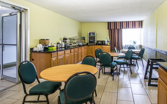 Days Inn by Wyndham Dothan