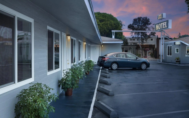 Santa Monica Hotel