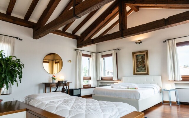 Prestigious Residence Brà with a turret overlooking Verona